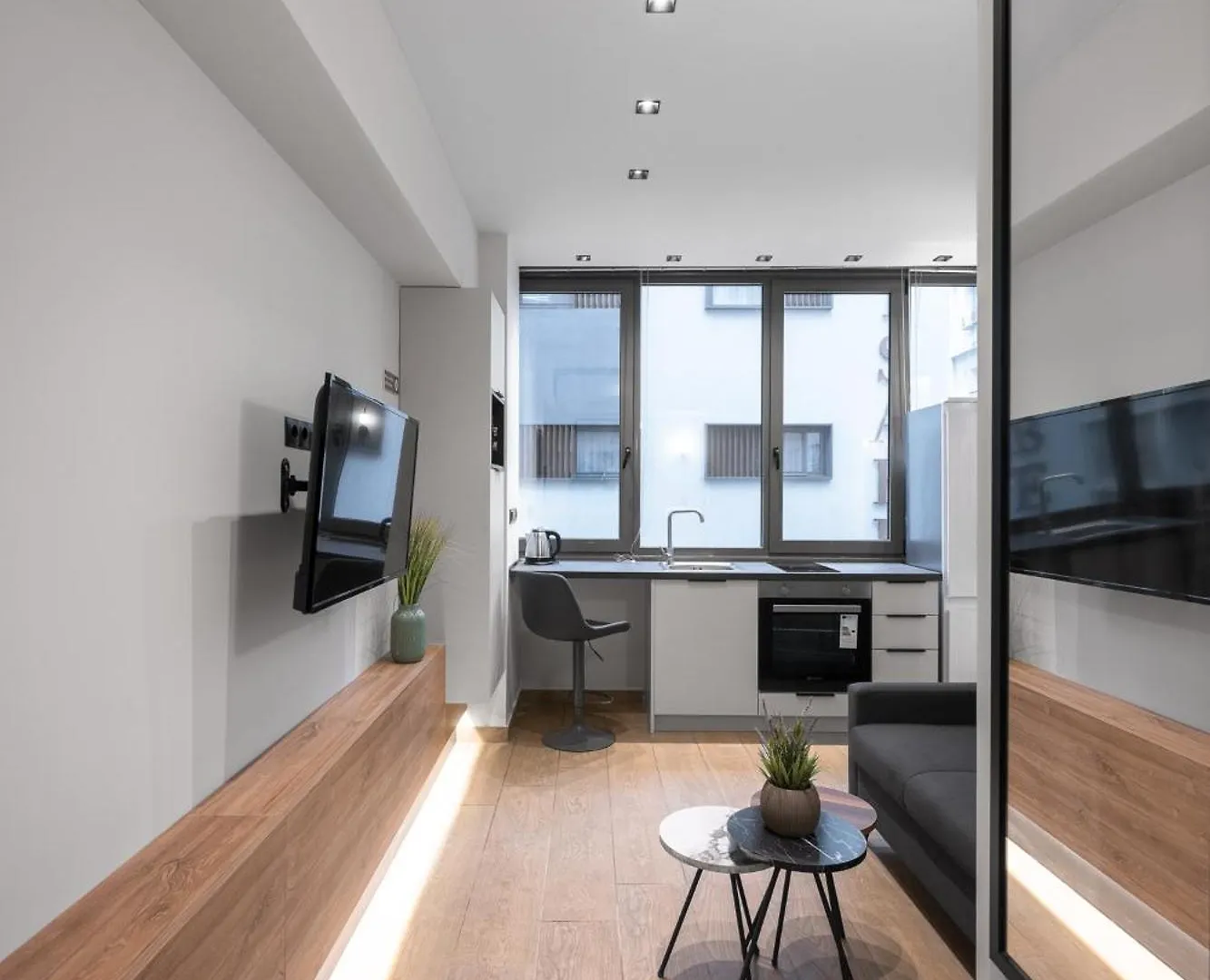 Vellow Door, Nilie Hospitality Mgmt Soluň