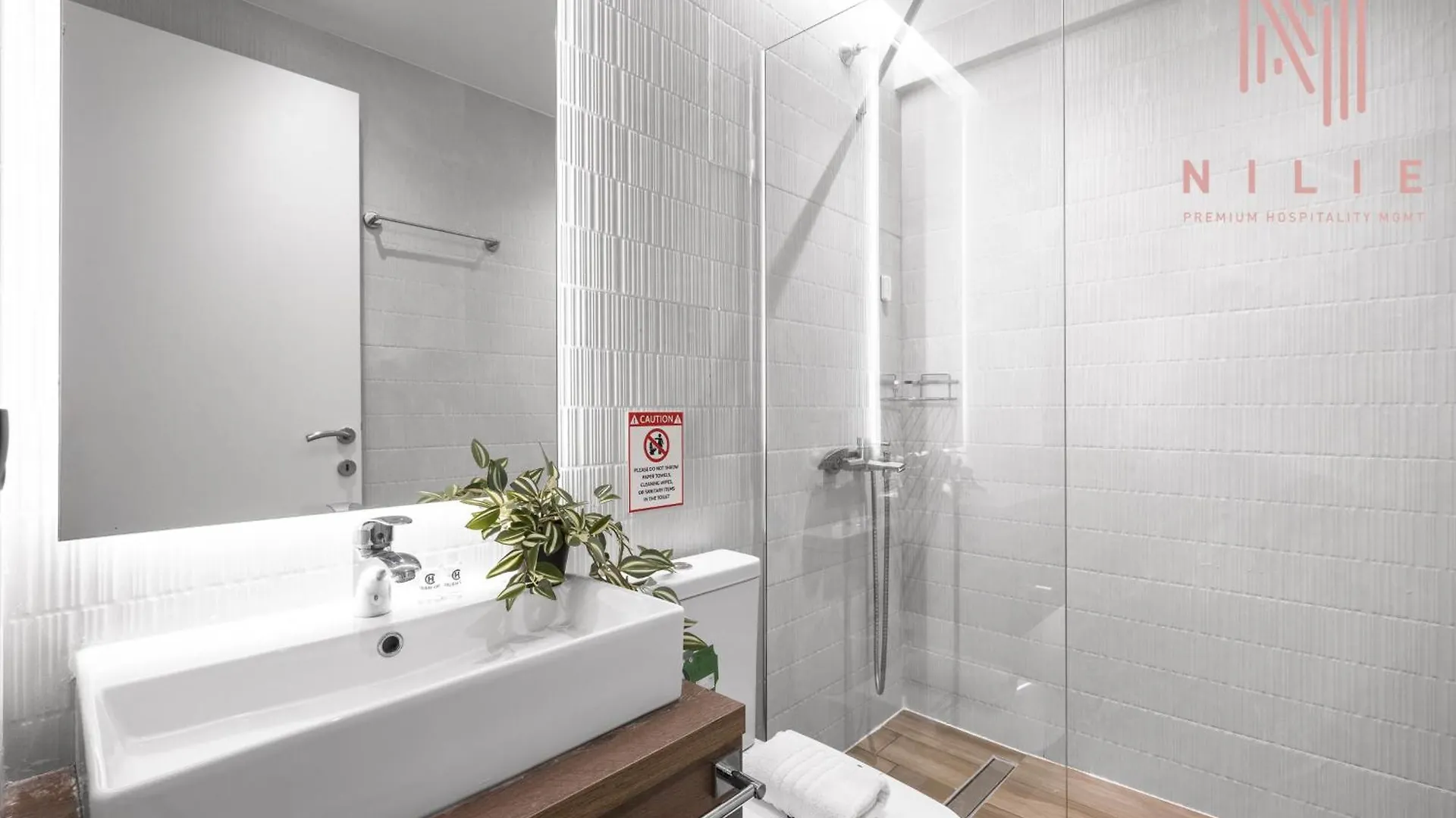 Vellow Door, Nilie Hospitality Mgmt Soluň