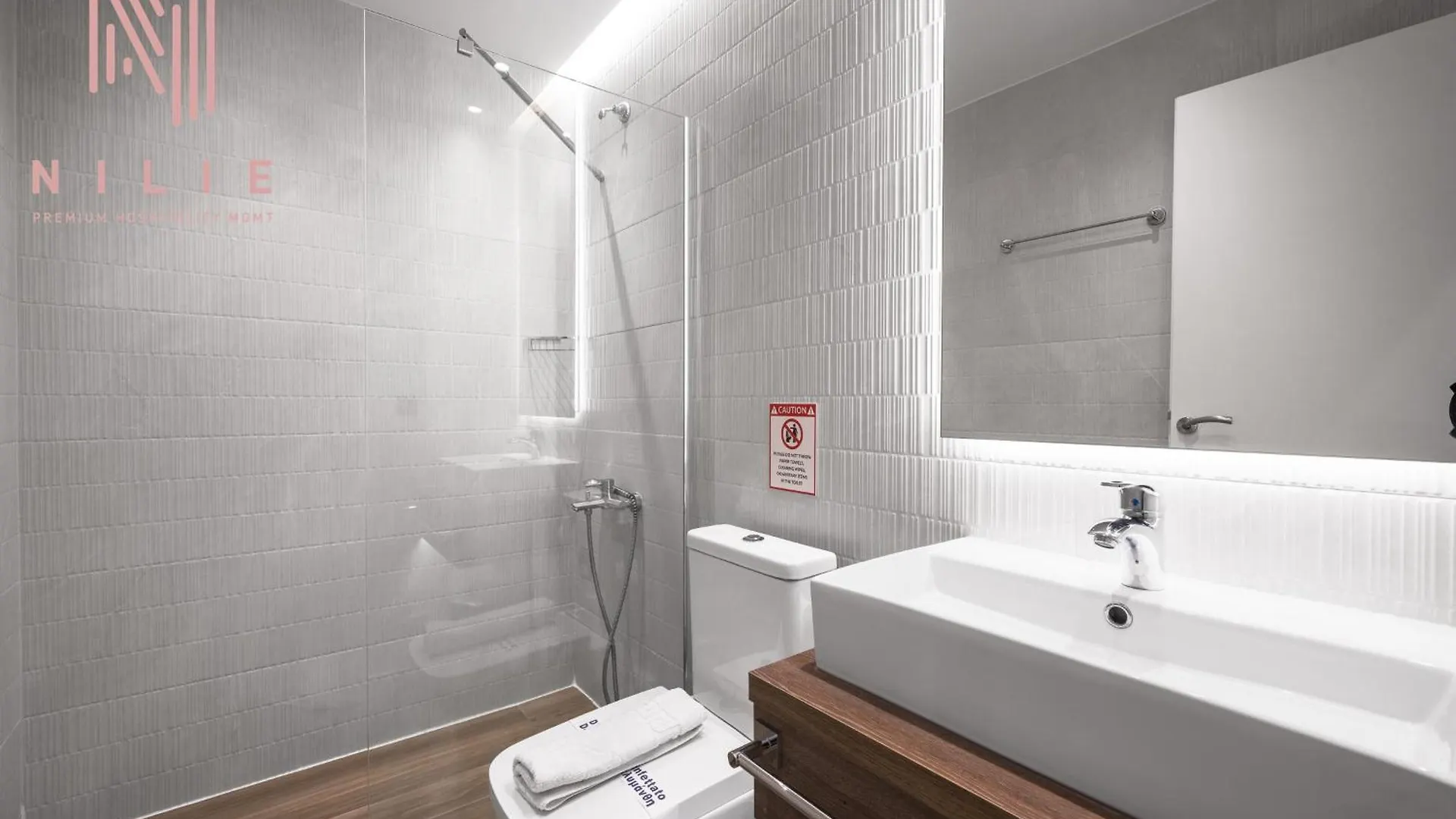 Vellow Door, Nilie Hospitality Mgmt Soluň