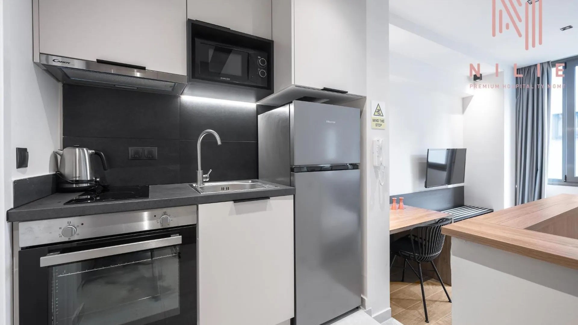 Vellow Door, Nilie Hospitality Mgmt Soluň