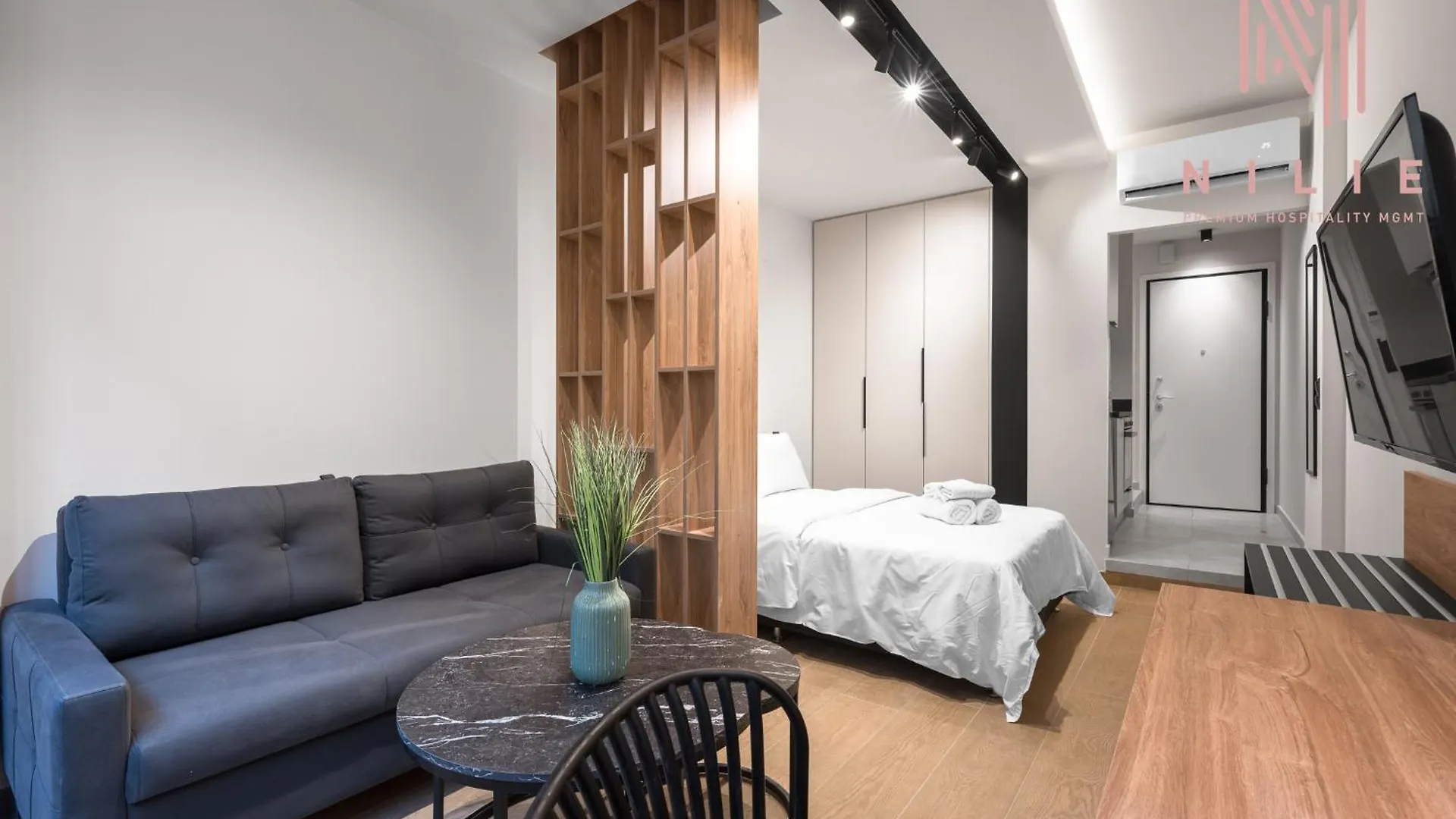 Vellow Door, Nilie Hospitality Mgmt Soluň