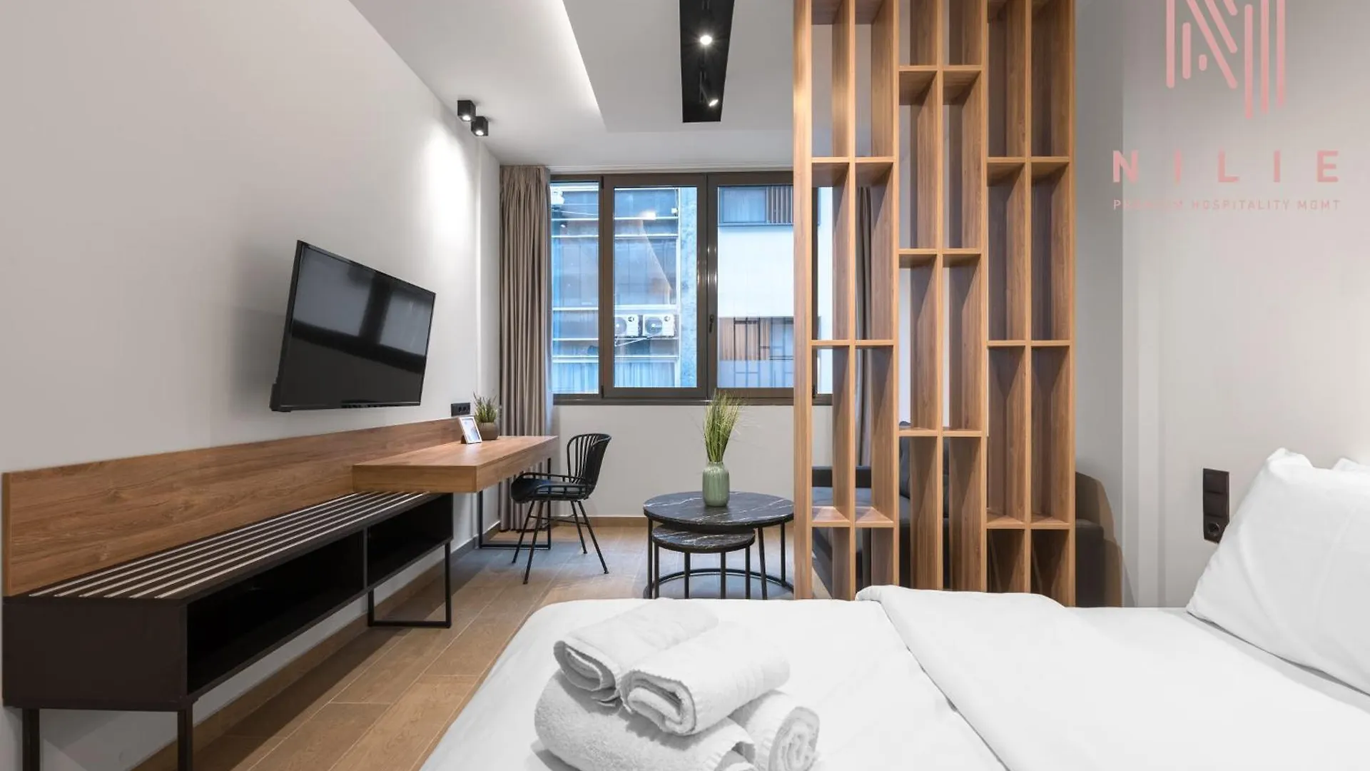 Vellow Door, Nilie Hospitality Mgmt Soluň